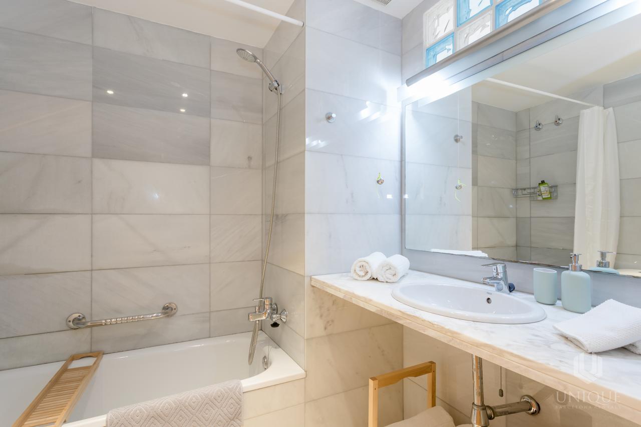Unique Rentals - Stylish Seafront Duplex Barcelona Exteriör bild